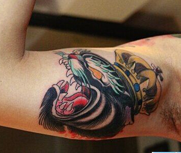 炫彩艺术手臂纹身