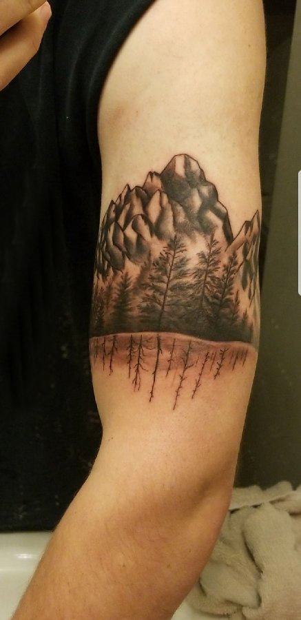 松树纹身 男生手臂上松树纹身图片