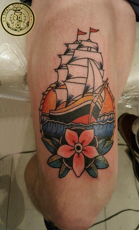 纹身小帆船 男生大腿上帆船纹身图片