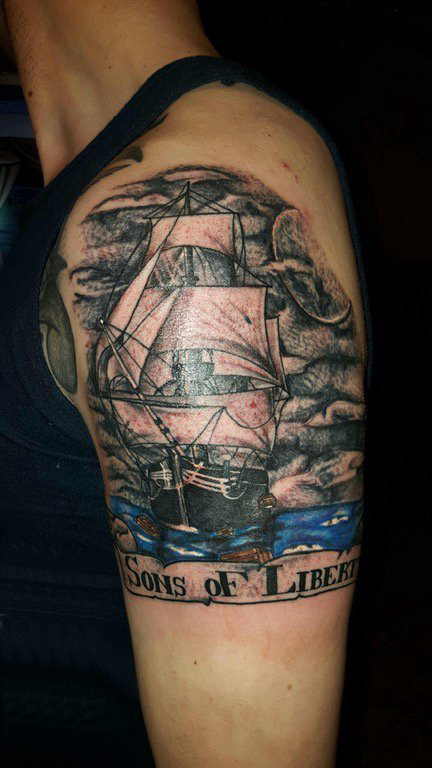 纹身小帆船 男生手臂上帆船纹身图案