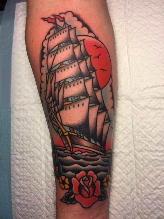 纹身小帆船 女生手臂上帆船纹身图片