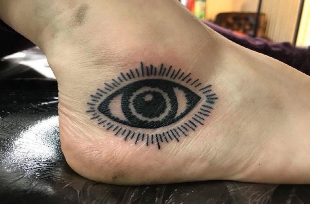 眼睛纹身 女生脚部眼睛纹身图片