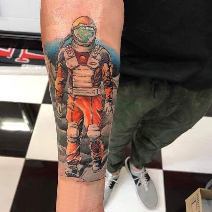 宇航员纹身 男生手臂上宇航员纹身图片