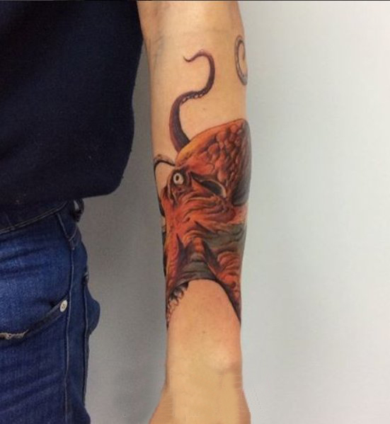 章鱼纹身图案 女生手臂上章鱼纹身图案
