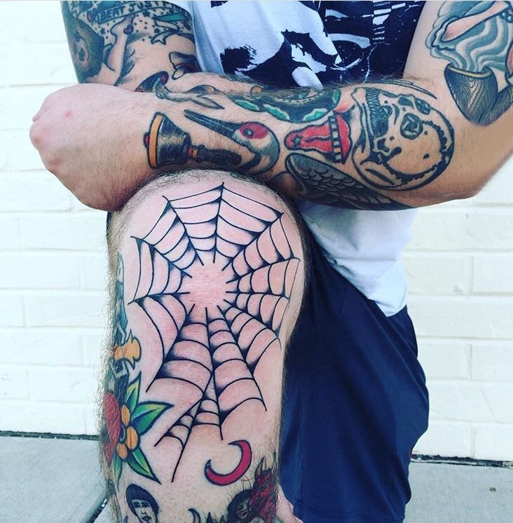 蜘蛛网纹身图案 男生小腿上黑色的蜘蛛网纹身图片