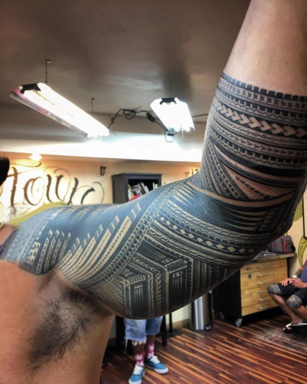部落图腾纹身 男生手臂上几何纹身图片