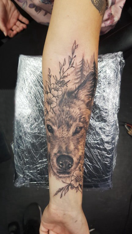 狼纹身 女生手臂上狼头纹身图片