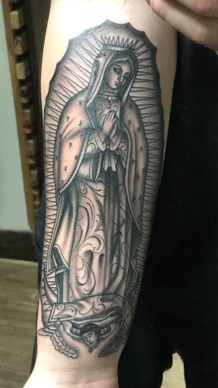 手臂纹身图片 男生手臂上黑色的菩萨纹身图片