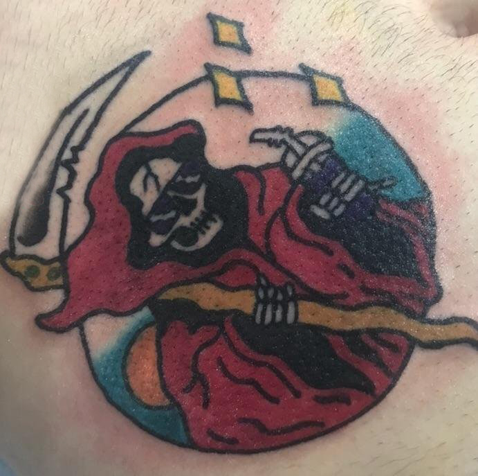 死神镰刀纹身图案 男生大腿上彩色的死神镰刀纹身图片