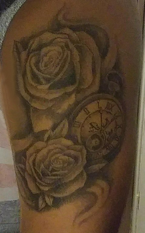 玫瑰纹身 女生大腿上玫瑰纹身图片