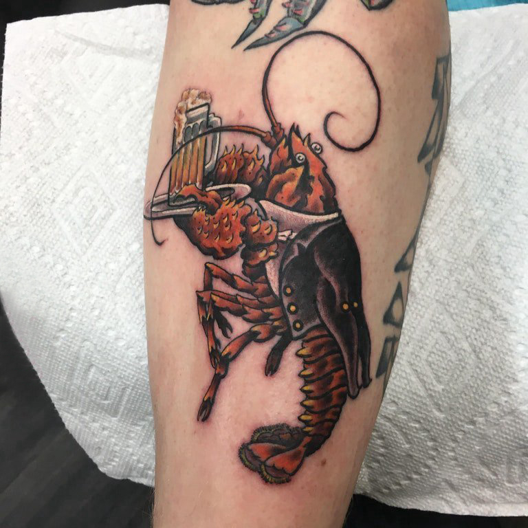 皮皮虾纹身 男生小腿上彩色的虾纹身图片