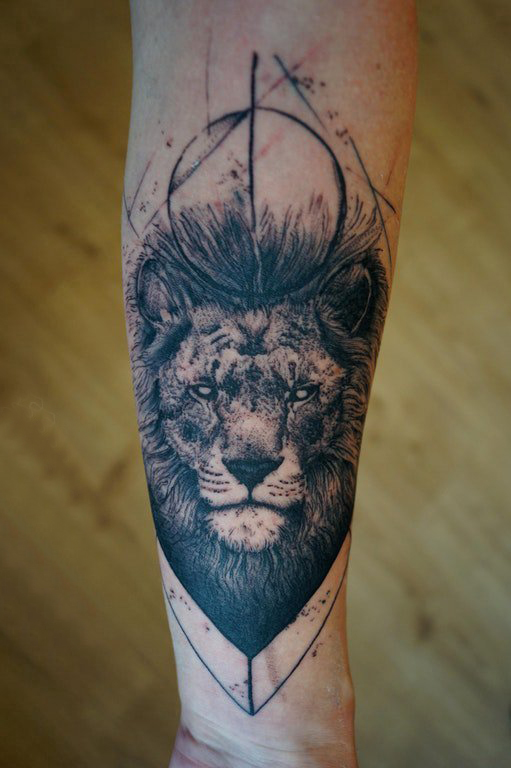 唐狮子纹身 男生手臂上唐狮子纹身图片