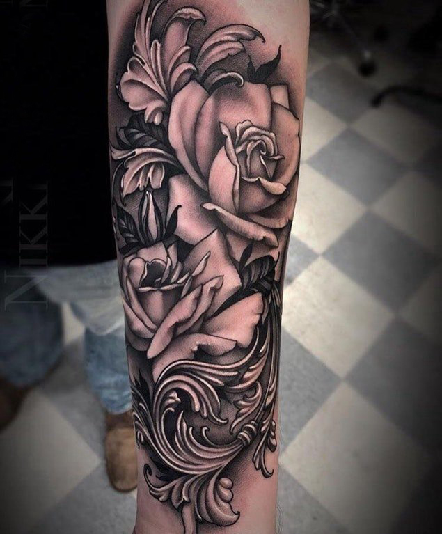 纹身点刺技巧 男生手臂上娇艳的玫瑰纹身图片