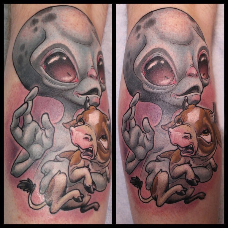欧美小腿纹身 男生小腿上牛和外星人纹身图片