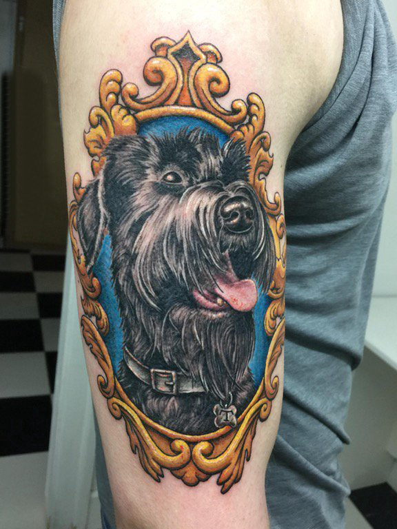 小狗纹身图片 男生手臂上素描纹身小狗纹身图片