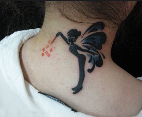 颈部纹身设计 女生颈部彩色的精灵纹身图片