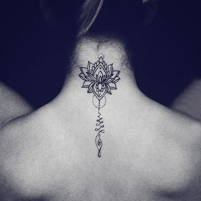 颈部纹身设计 女生颈部黑色的莲花纹身图片