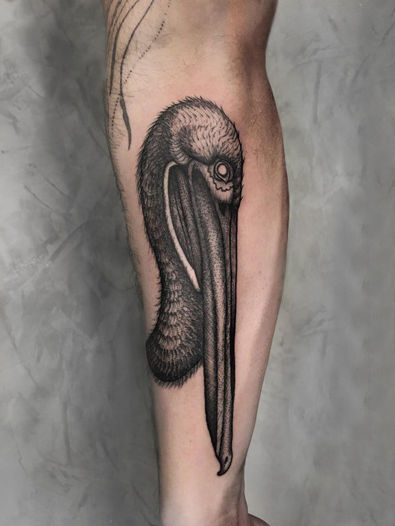 手臂纹身图片 男生手臂上黑色的鸟纹身图片