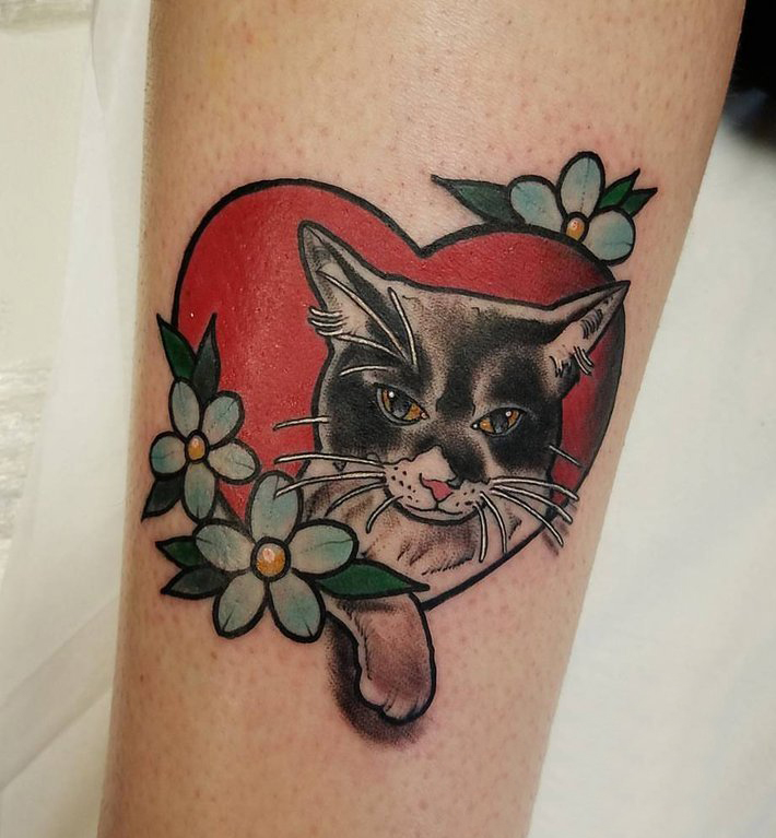 小清新猫咪纹身 女生手臂上花朵和猫咪纹身图片