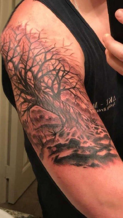 树纹身 男生手臂上树纹身图片