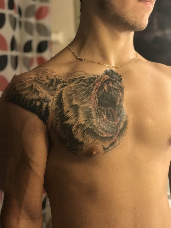熊纹身 男生胸部熊纹身图片