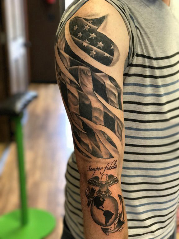 美国国旗纹身 男生手臂上美国国旗纹身图片