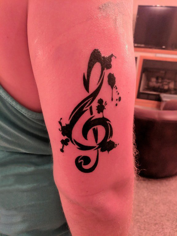 音符纹身 女生手臂上音符纹身图片