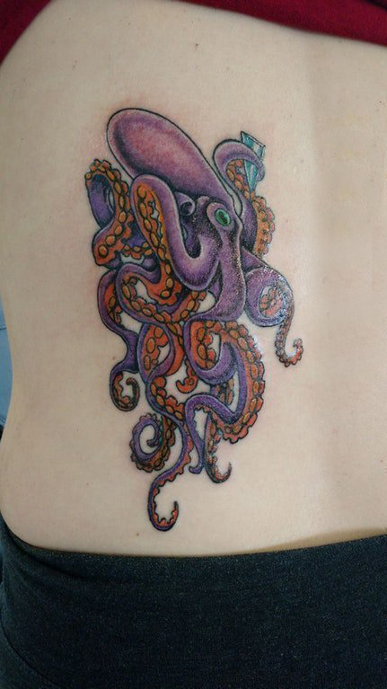 章鱼纹身简单 女生腰部章鱼纹身图案