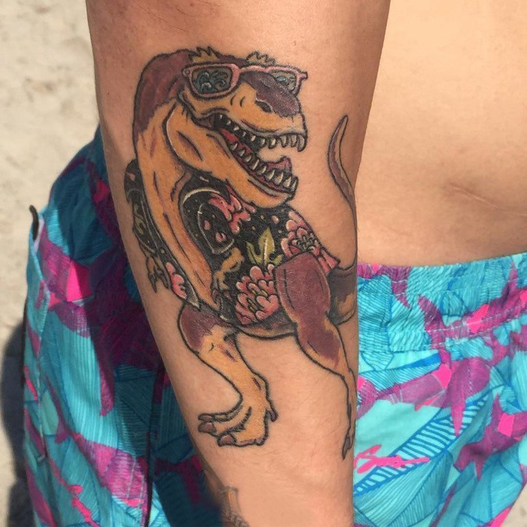 恐龙纹身图案 男生手臂上恐龙纹身图案