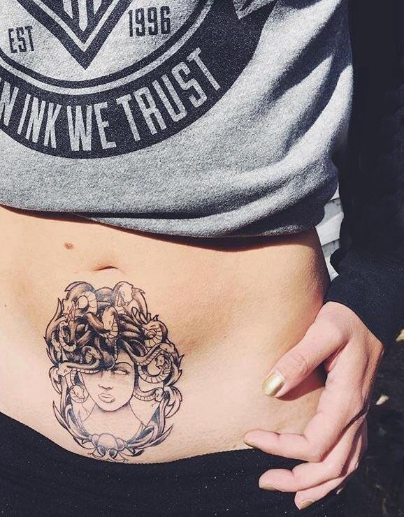 女生人物纹身图案 女生腹部女性人物纹身图案