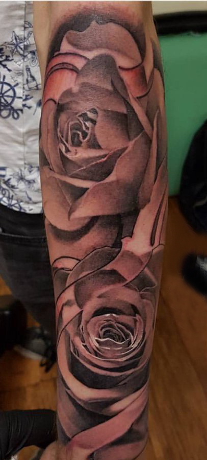 玫瑰纹身 男生手臂上玫瑰纹身图片