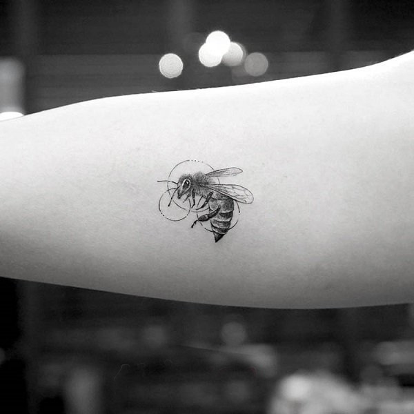 小蜜蜂纹身 多款小清新文艺纹身素描小蜜蜂纹身图案