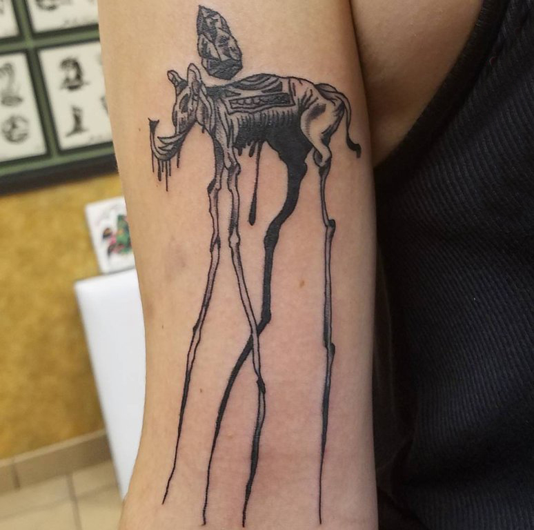 百乐动物纹身 女生手臂上创意的大象纹身图片