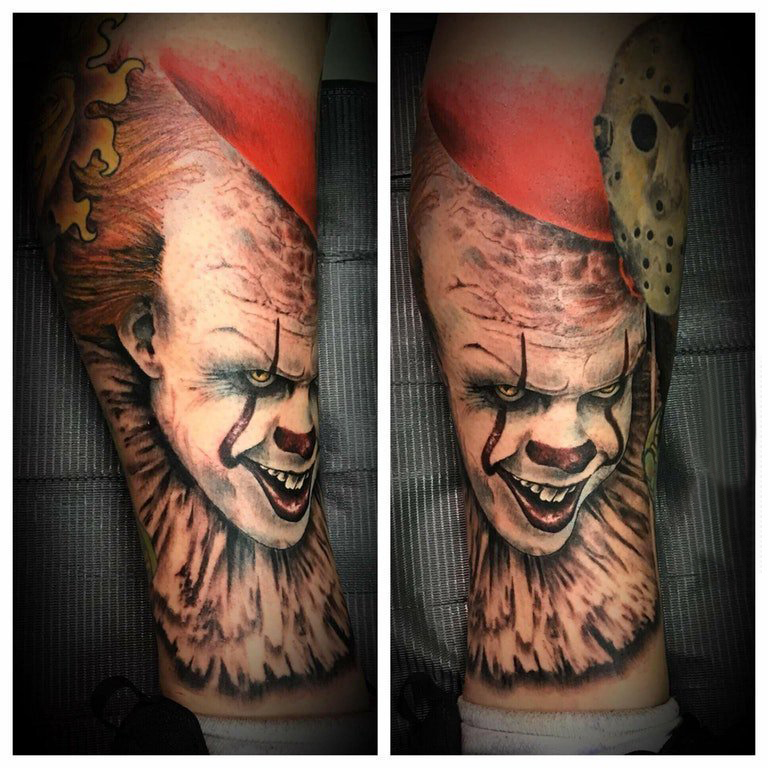 欧美小腿纹身 男生小腿上彩色的小丑纹身图片