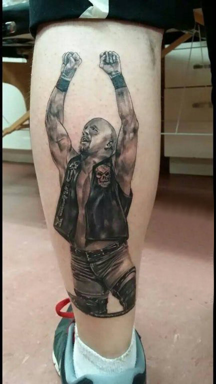 人物纹身  男生小腿上黑灰的人物纹身图片