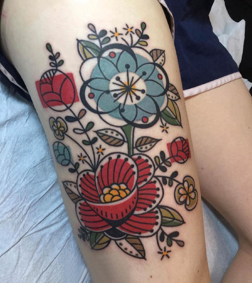 文艺花朵纹身 女生大腿上文艺花朵纹身图片