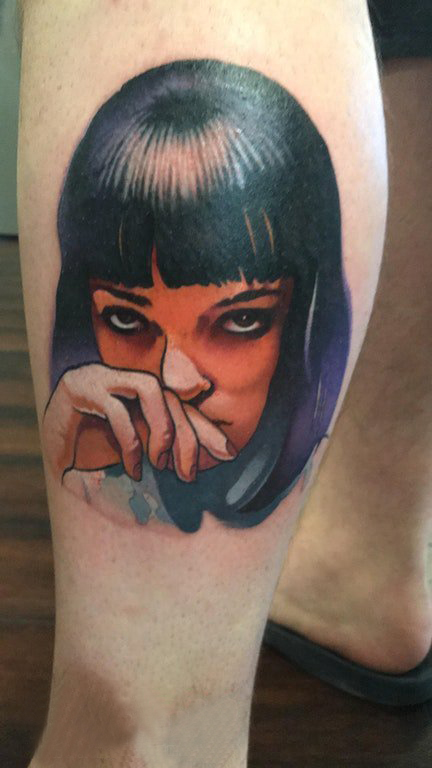 人物肖像纹身  女生腿上彩色的人物肖像纹身图片