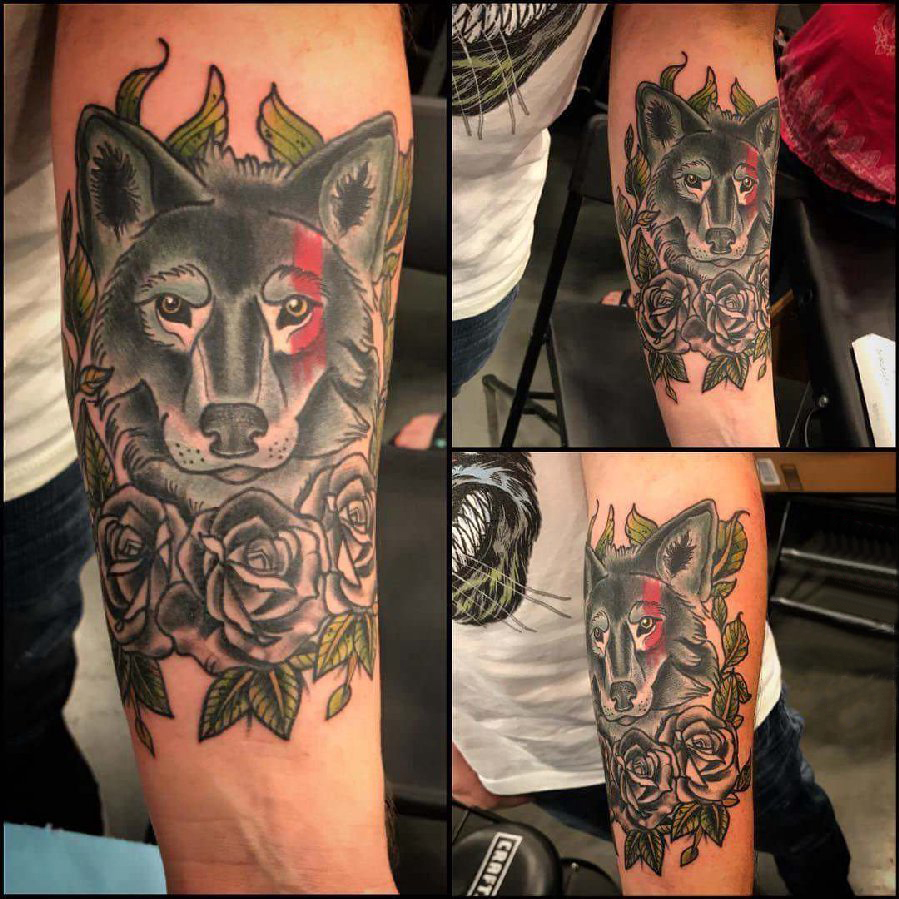 狼和花纹身图案  男生小臂上狼和花纹身图片