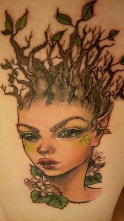 人物肖像纹身   女生大腿上彩绘精灵纹身图片