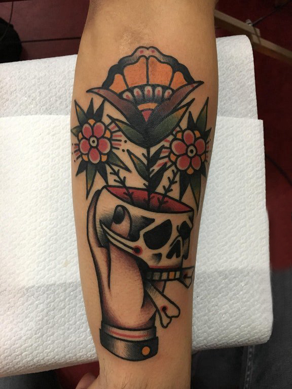纹身小臂 女生手臂上花朵和手纹身图片