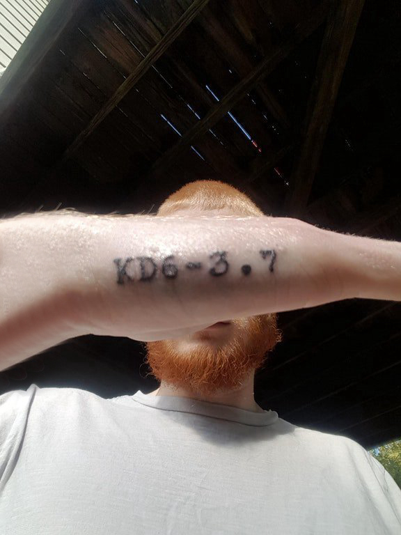 字母和数字纹身图案  男生手臂上字母和数字纹身图片