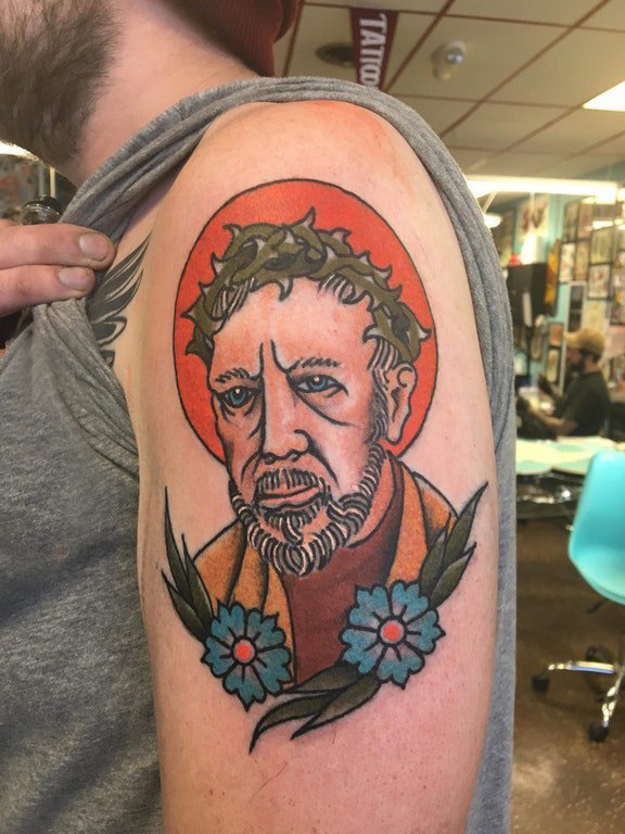 人物肖像纹身 男生大臂上创意的肖像纹身图片