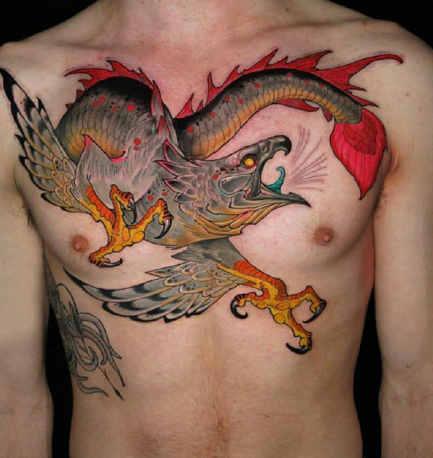 纹身胸部男 男生胸部勇猛的老鹰纹身图片