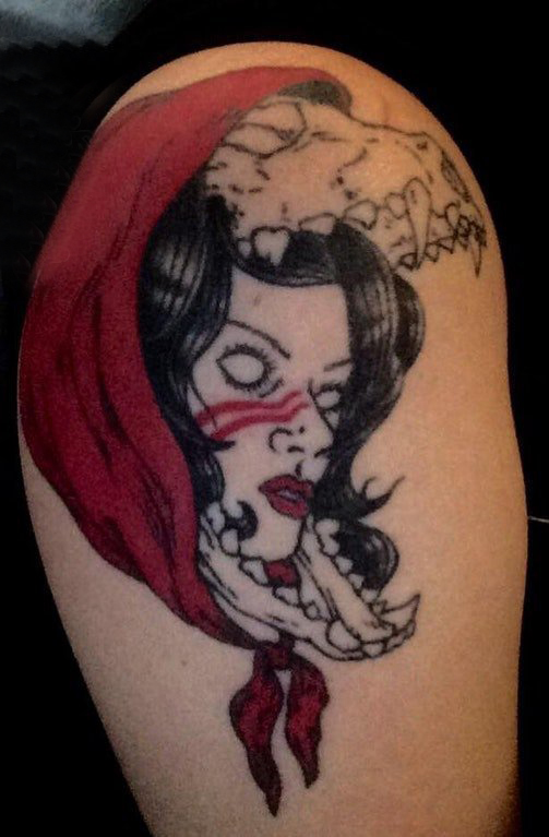 大腿 纹身图案  女生大腿上彩绘的人物肖像纹身图片