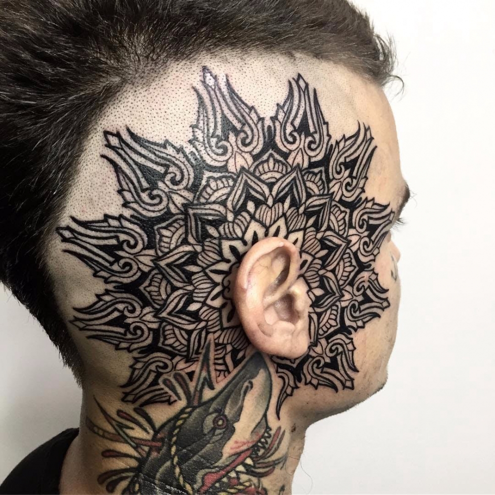 梵花纹身 男生头部黑色的梵花纹身图片