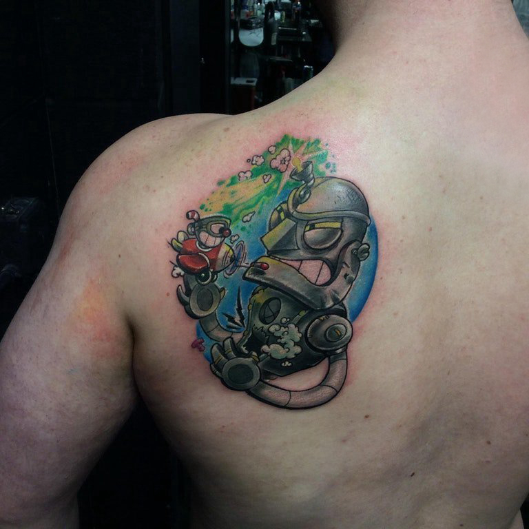 机器人纹身 男生后背上彩色的机器人纹身图片