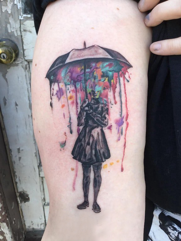 水彩纹身图片  女生大臂上彩绘的人物纹身图片