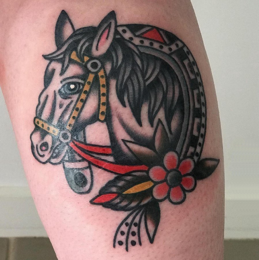 欧美小腿纹身 男生小腿上花朵和马纹身图片