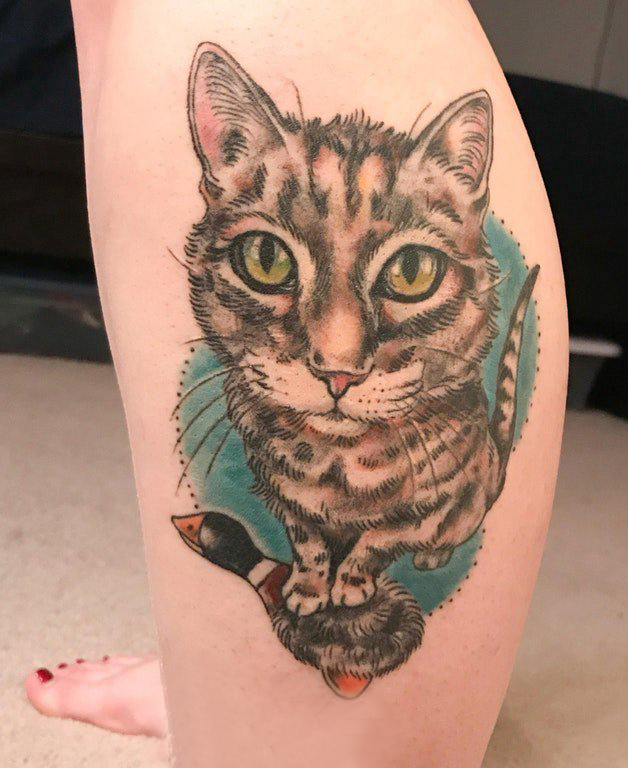 欧美小腿纹身 女生小腿上彩色的猫咪纹身图片