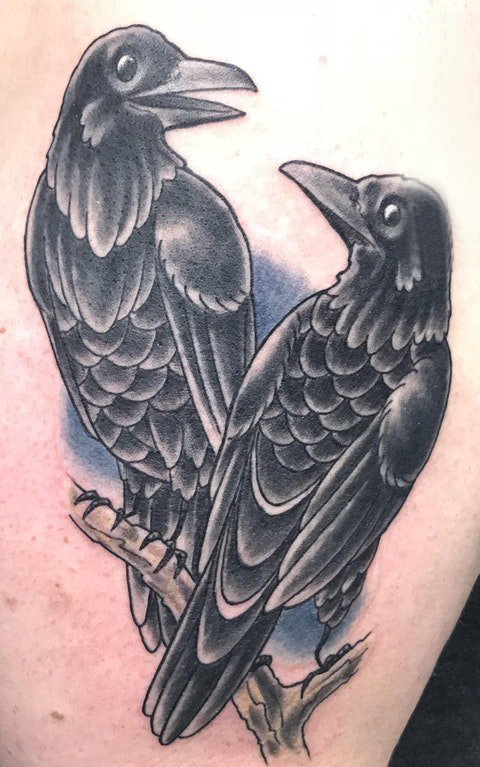 纹身鸟   男生后背上彩绘的鸟纹身图片